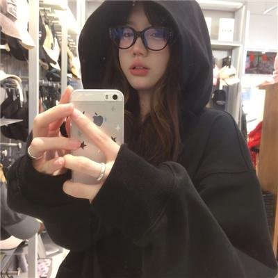 鬣狗式生存 海报